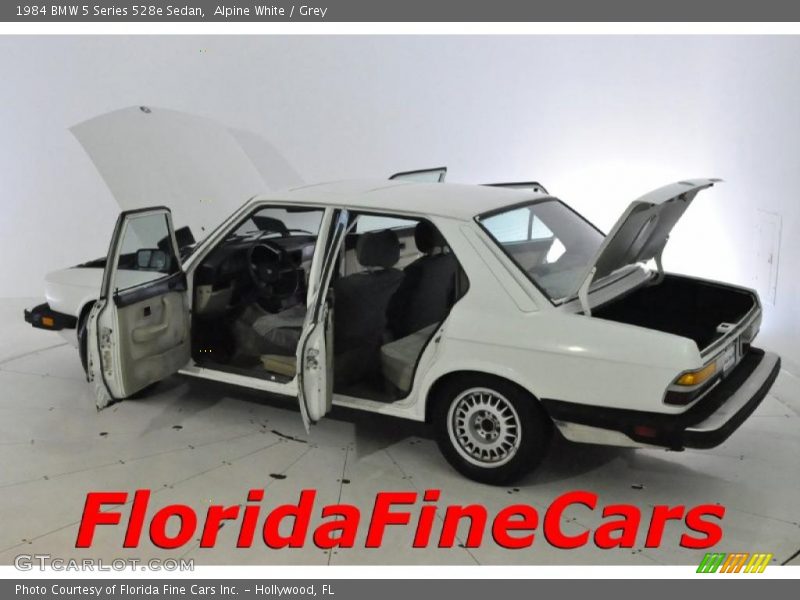 Alpine White / Grey 1984 BMW 5 Series 528e Sedan