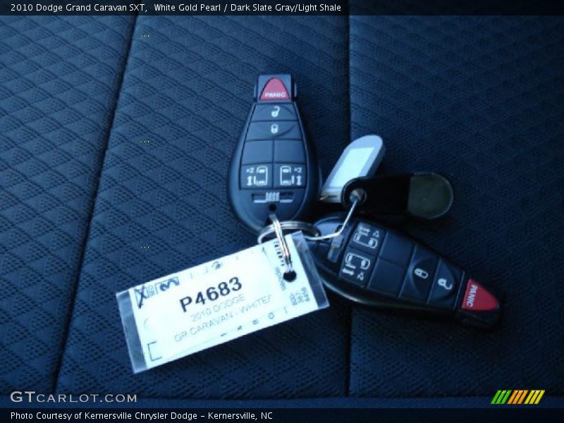 White Gold Pearl / Dark Slate Gray/Light Shale 2010 Dodge Grand Caravan SXT