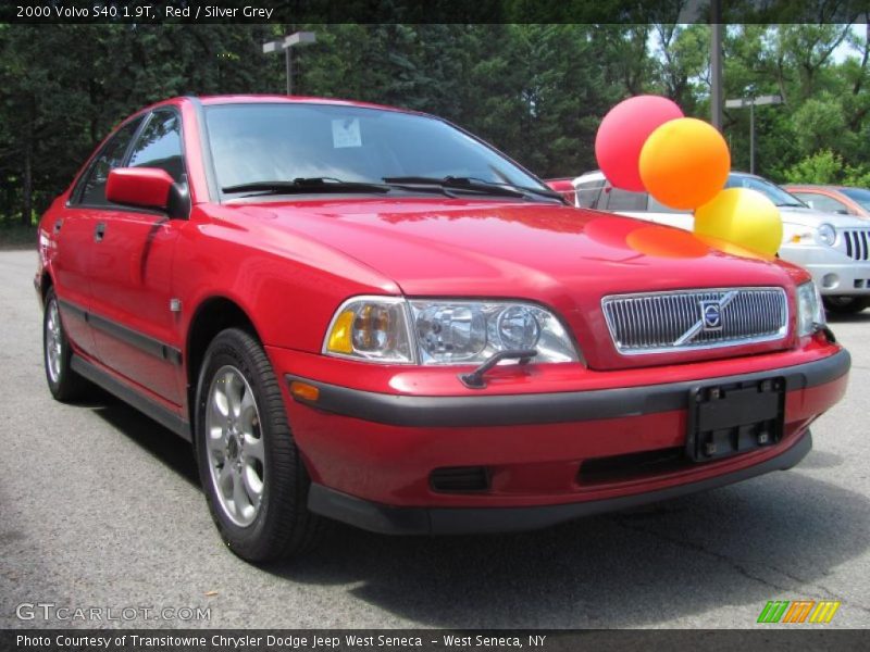 Red / Silver Grey 2000 Volvo S40 1.9T