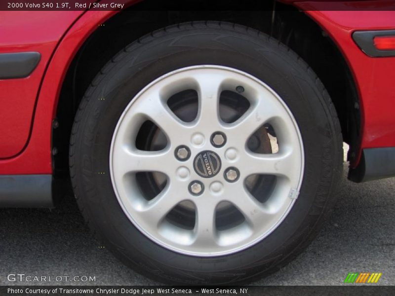 Red / Silver Grey 2000 Volvo S40 1.9T