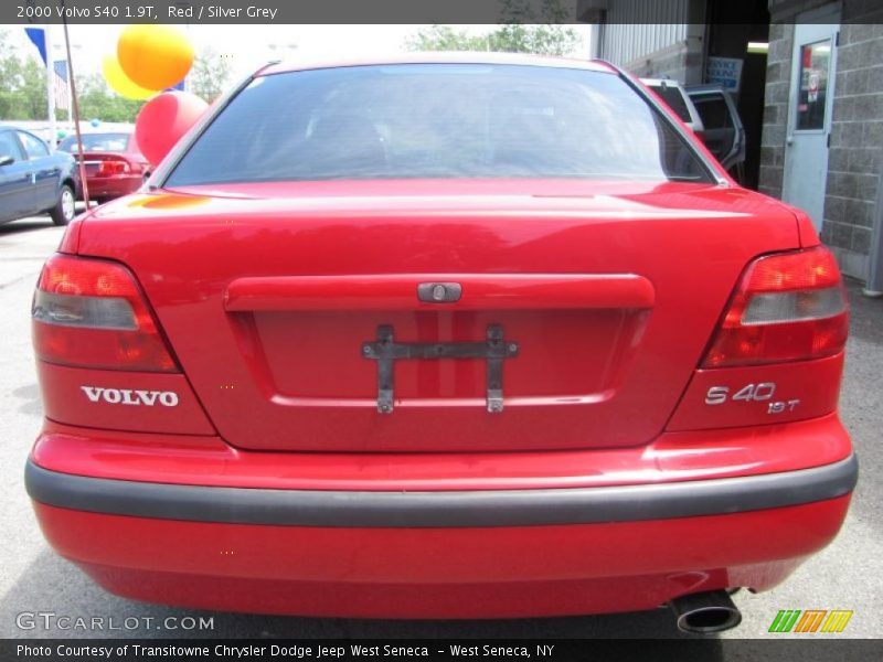 Red / Silver Grey 2000 Volvo S40 1.9T