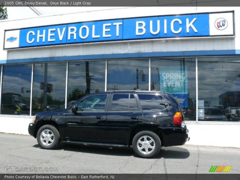 Onyx Black / Light Gray 2005 GMC Envoy Denali