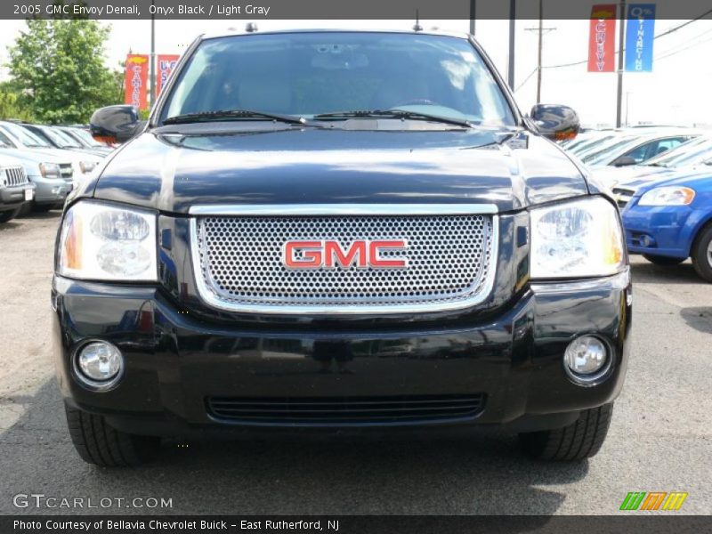 Onyx Black / Light Gray 2005 GMC Envoy Denali