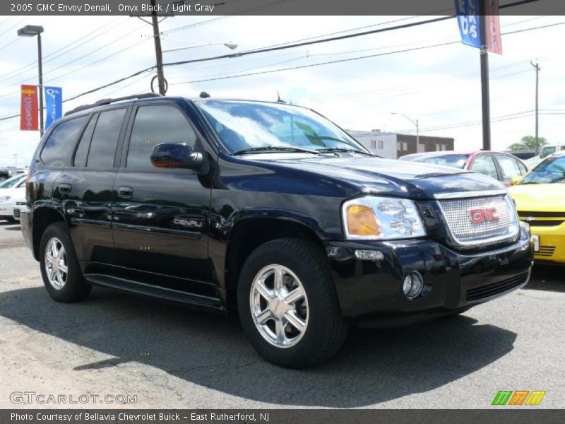 Onyx Black / Light Gray 2005 GMC Envoy Denali