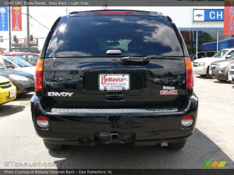 Onyx Black / Light Gray 2005 GMC Envoy Denali