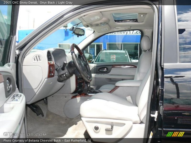 Onyx Black / Light Gray 2005 GMC Envoy Denali