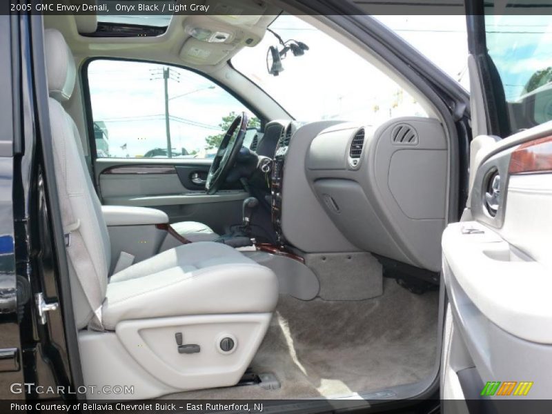 Onyx Black / Light Gray 2005 GMC Envoy Denali