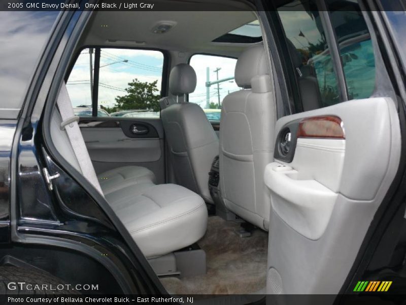 Onyx Black / Light Gray 2005 GMC Envoy Denali