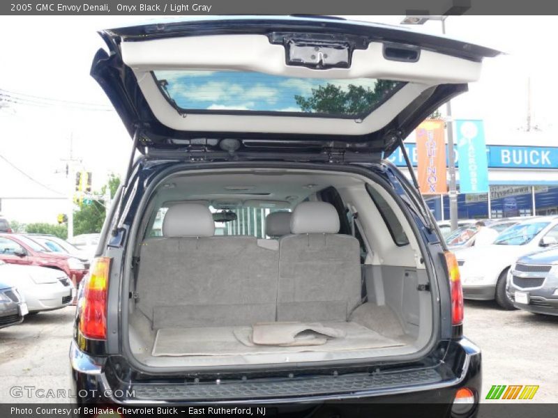 Onyx Black / Light Gray 2005 GMC Envoy Denali
