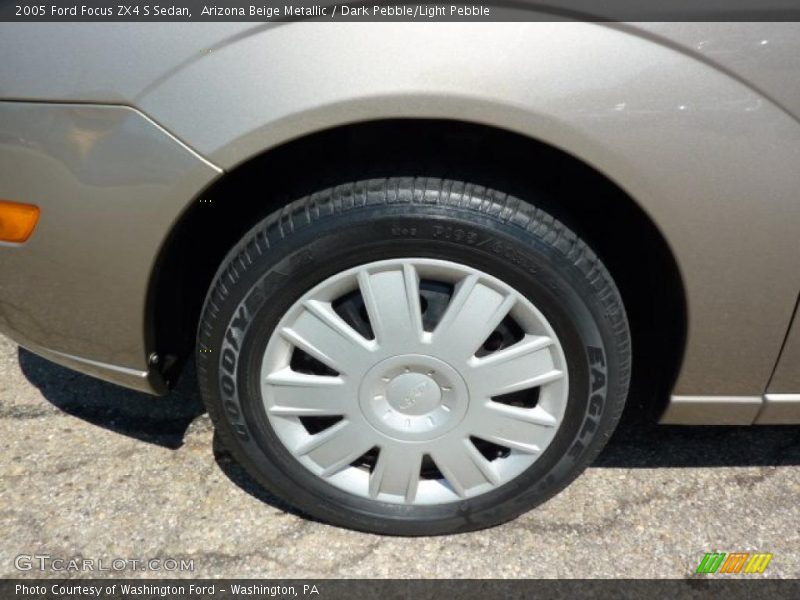 Arizona Beige Metallic / Dark Pebble/Light Pebble 2005 Ford Focus ZX4 S Sedan