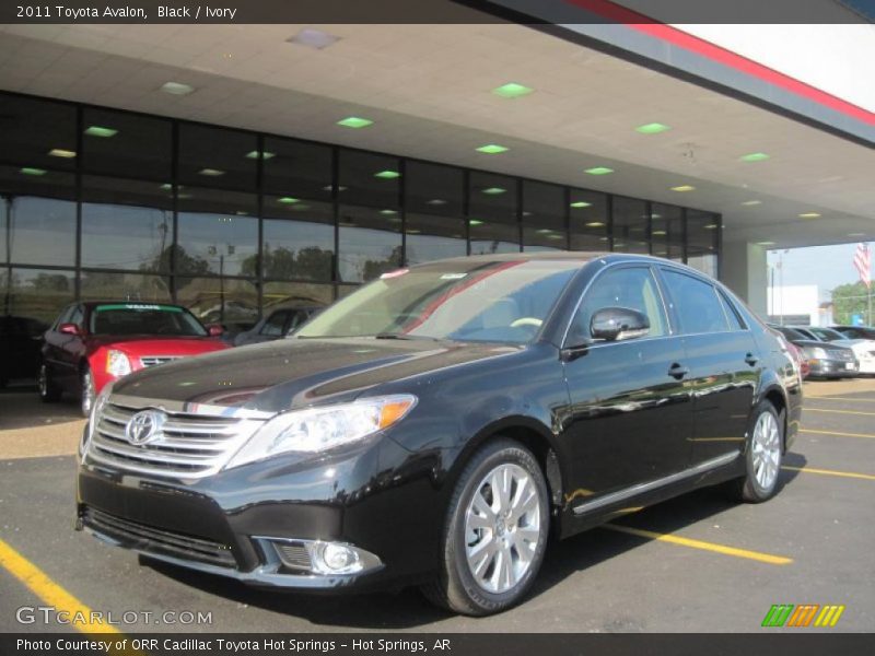 Black / Ivory 2011 Toyota Avalon