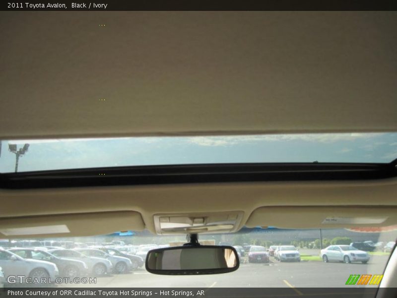 Black / Ivory 2011 Toyota Avalon