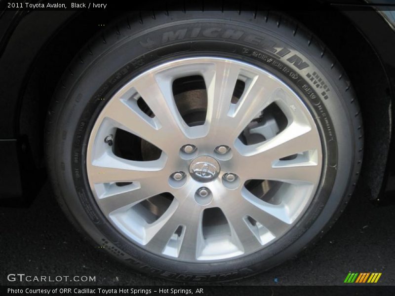 Black / Ivory 2011 Toyota Avalon