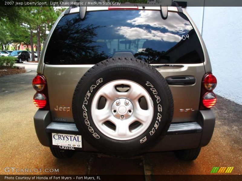 Light Khaki Metallic / Medium Slate Gray 2007 Jeep Liberty Sport