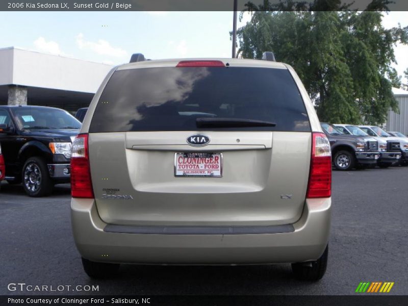 Sunset Gold / Beige 2006 Kia Sedona LX