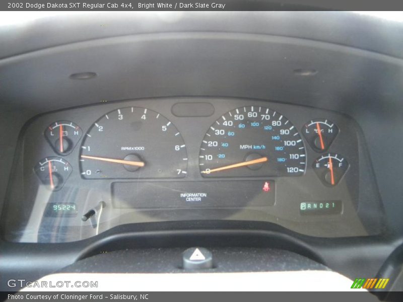 Bright White / Dark Slate Gray 2002 Dodge Dakota SXT Regular Cab 4x4