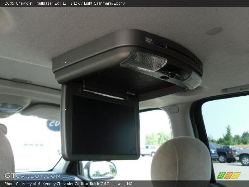 Black / Light Cashmere/Ebony 2005 Chevrolet TrailBlazer EXT LS