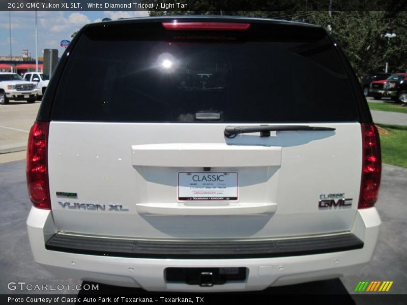 White Diamond Tricoat / Light Tan 2010 GMC Yukon XL SLT