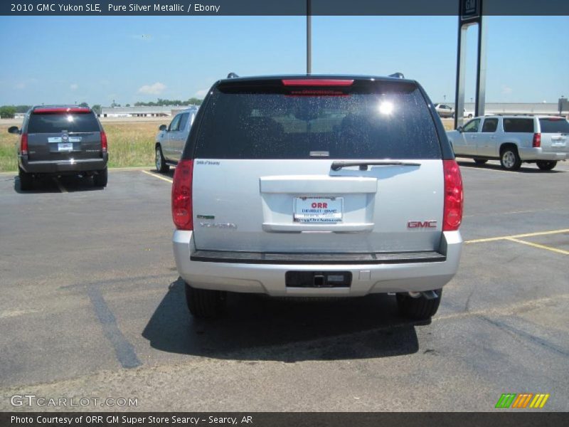 Pure Silver Metallic / Ebony 2010 GMC Yukon SLE
