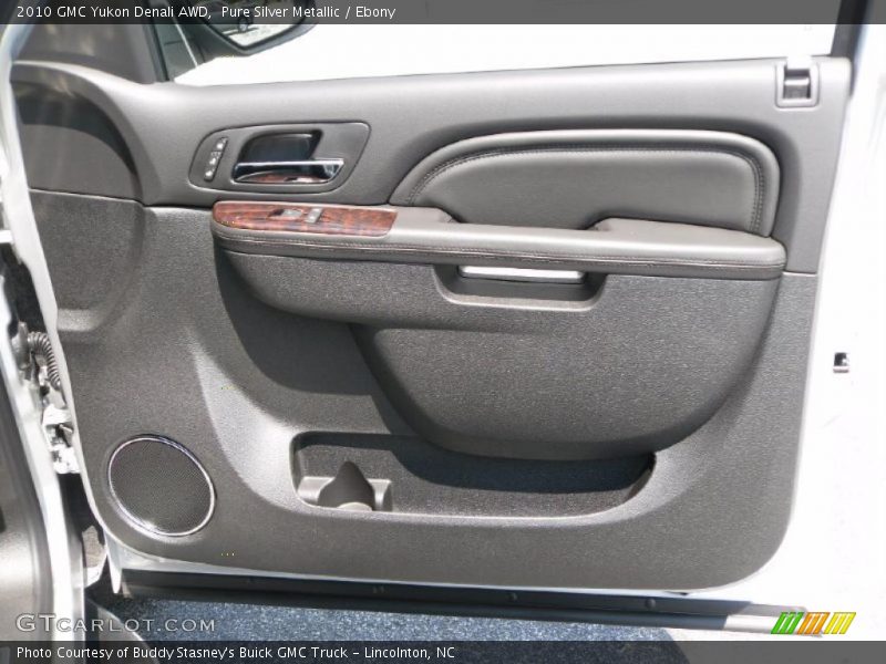 Pure Silver Metallic / Ebony 2010 GMC Yukon Denali AWD
