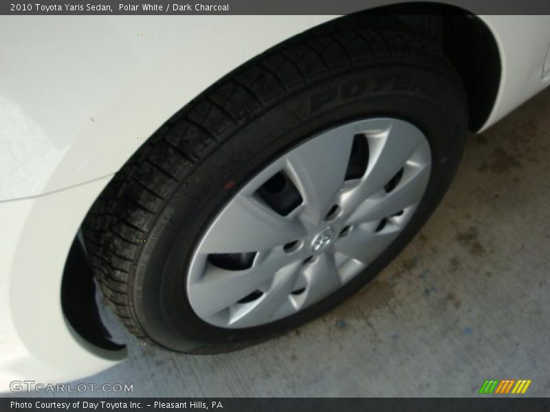 Polar White / Dark Charcoal 2010 Toyota Yaris Sedan