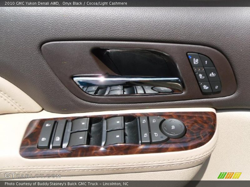 Onyx Black / Cocoa/Light Cashmere 2010 GMC Yukon Denali AWD