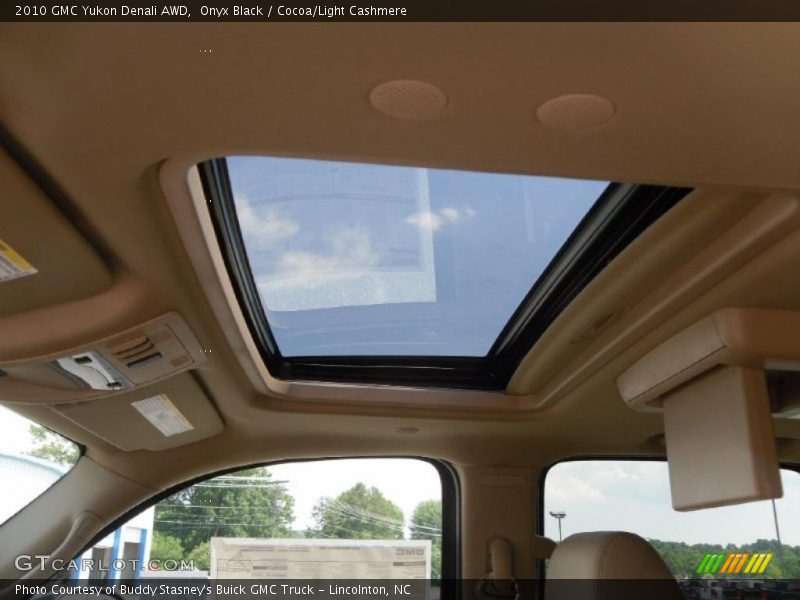 Onyx Black / Cocoa/Light Cashmere 2010 GMC Yukon Denali AWD