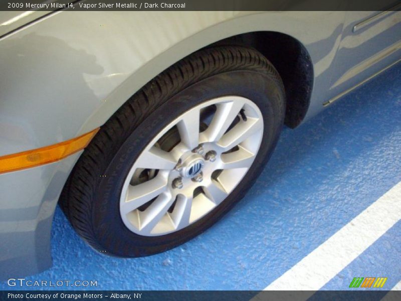 Vapor Silver Metallic / Dark Charcoal 2009 Mercury Milan I4