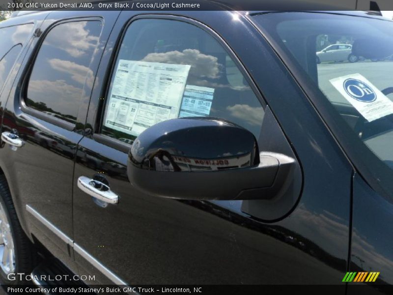 Onyx Black / Cocoa/Light Cashmere 2010 GMC Yukon Denali AWD