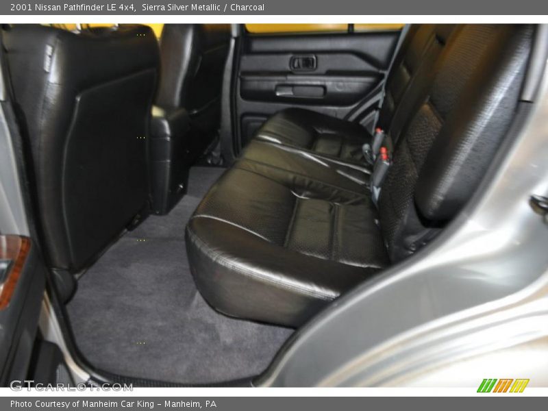 Sierra Silver Metallic / Charcoal 2001 Nissan Pathfinder LE 4x4