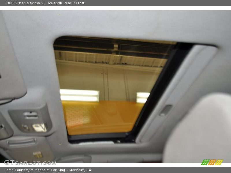 Icelandic Pearl / Frost 2000 Nissan Maxima SE