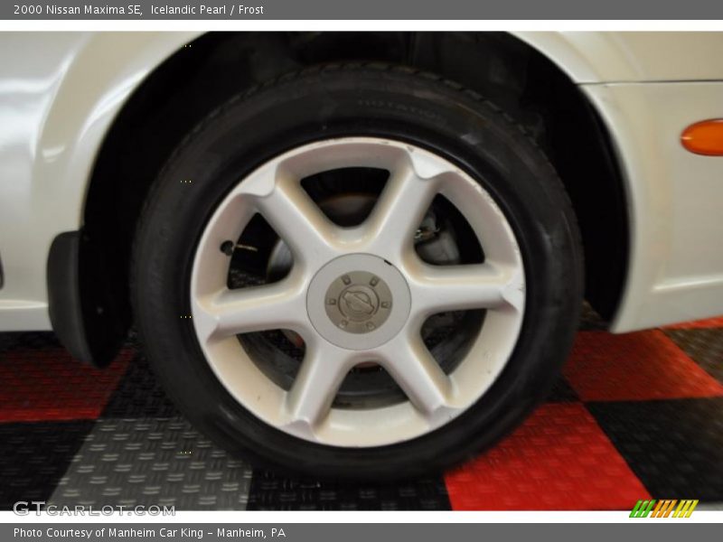 Icelandic Pearl / Frost 2000 Nissan Maxima SE