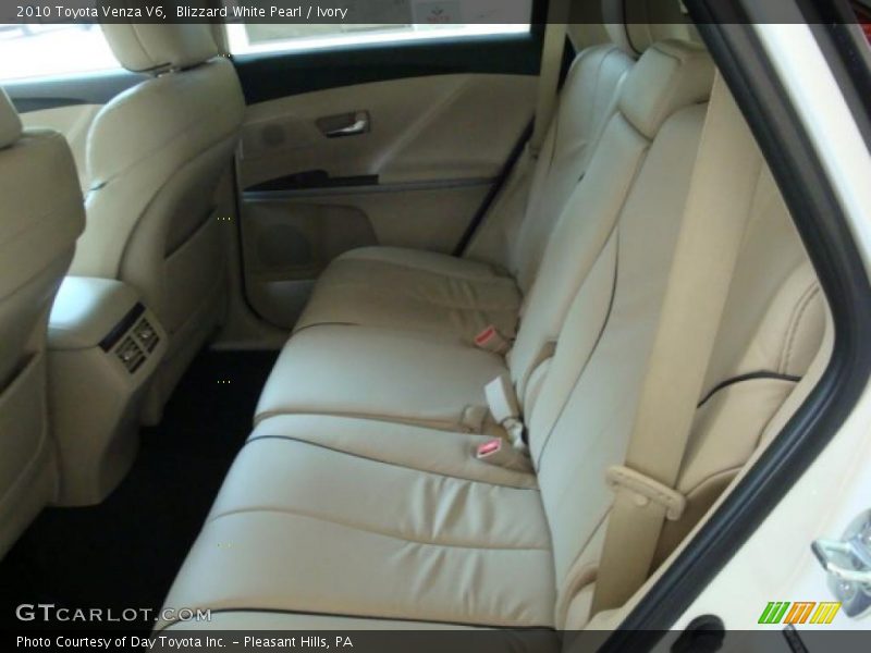Blizzard White Pearl / Ivory 2010 Toyota Venza V6