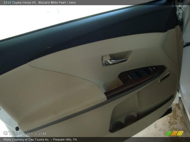 Blizzard White Pearl / Ivory 2010 Toyota Venza V6