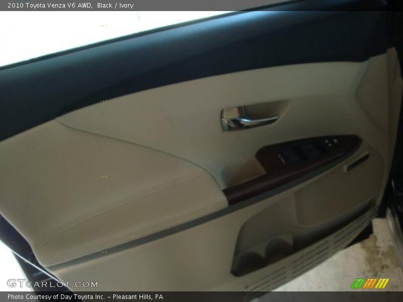 Black / Ivory 2010 Toyota Venza V6 AWD