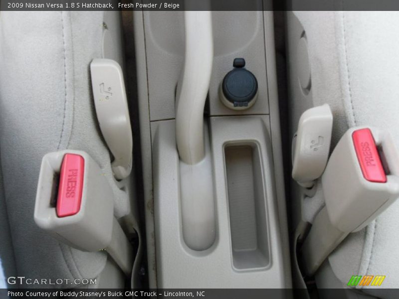 Fresh Powder / Beige 2009 Nissan Versa 1.8 S Hatchback