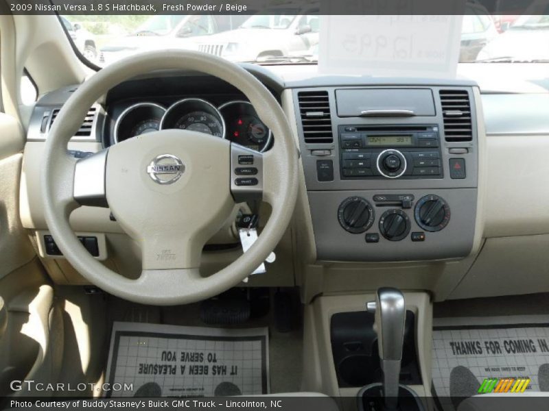 Fresh Powder / Beige 2009 Nissan Versa 1.8 S Hatchback