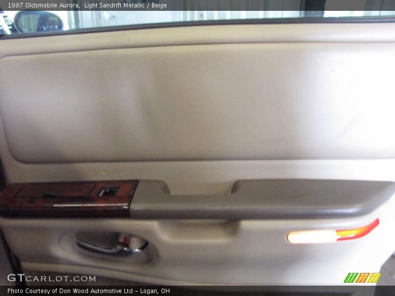 Light Sandrift Metallic / Beige 1997 Oldsmobile Aurora