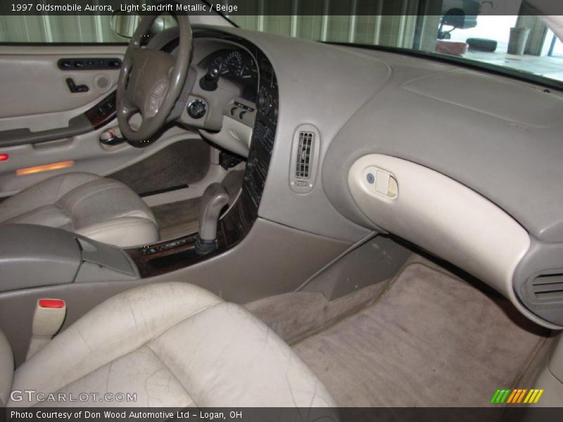 Light Sandrift Metallic / Beige 1997 Oldsmobile Aurora