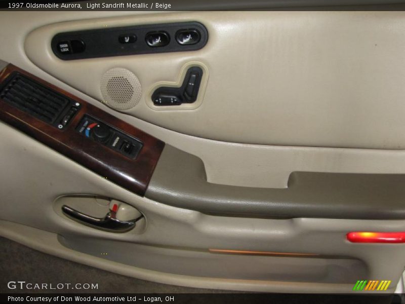 Light Sandrift Metallic / Beige 1997 Oldsmobile Aurora
