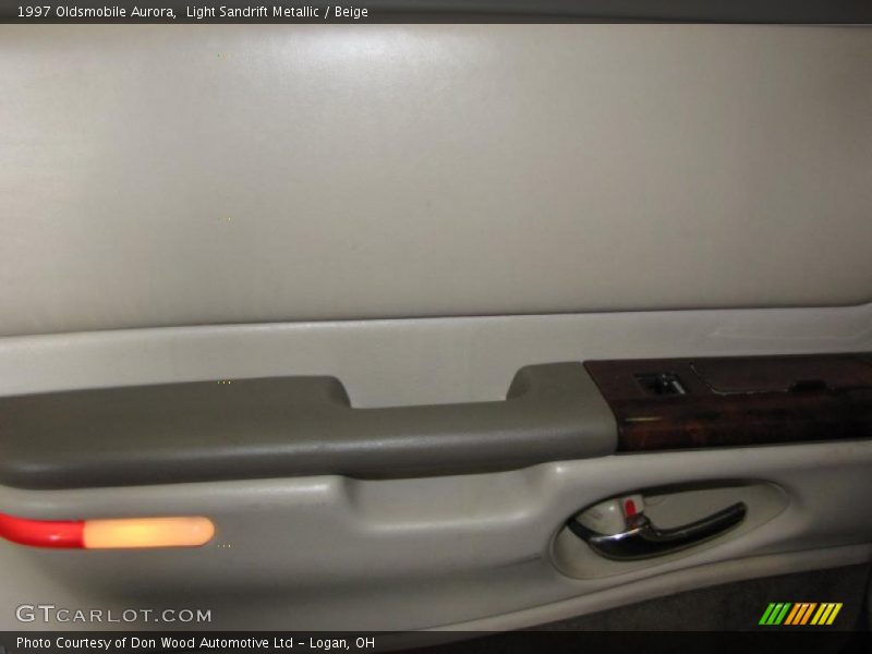 Light Sandrift Metallic / Beige 1997 Oldsmobile Aurora