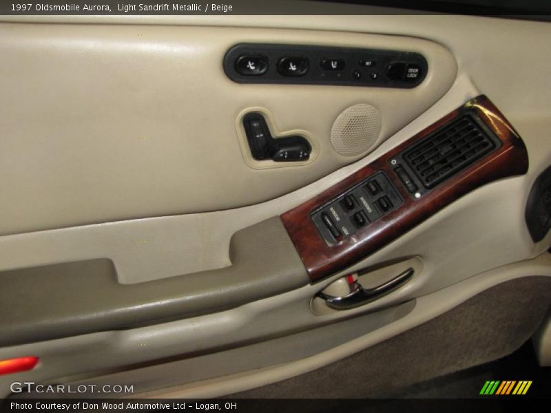 Light Sandrift Metallic / Beige 1997 Oldsmobile Aurora
