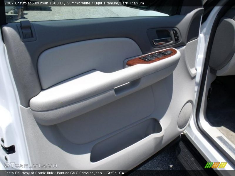 Summit White / Light Titanium/Dark Titanium 2007 Chevrolet Suburban 1500 LT