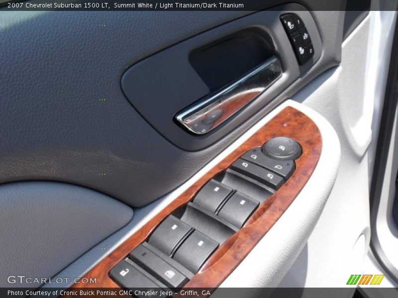 Summit White / Light Titanium/Dark Titanium 2007 Chevrolet Suburban 1500 LT