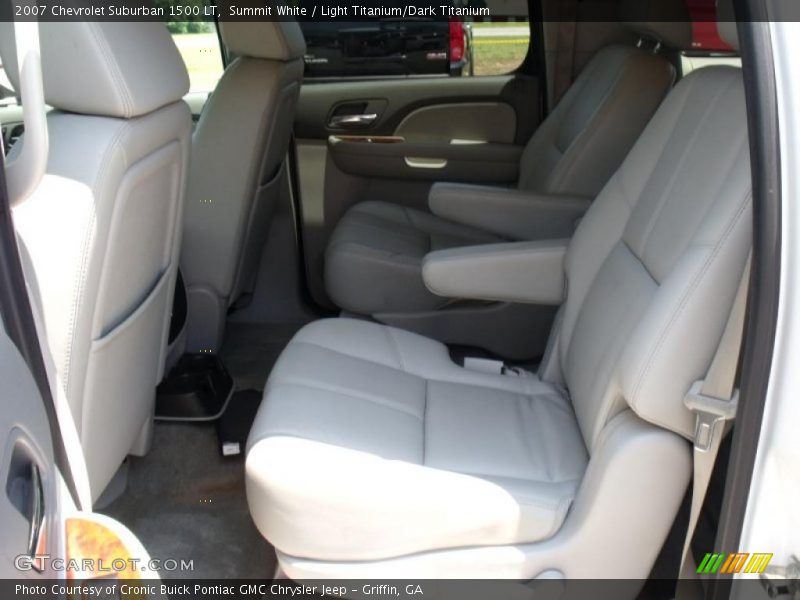 Summit White / Light Titanium/Dark Titanium 2007 Chevrolet Suburban 1500 LT