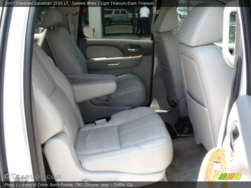 Summit White / Light Titanium/Dark Titanium 2007 Chevrolet Suburban 1500 LT