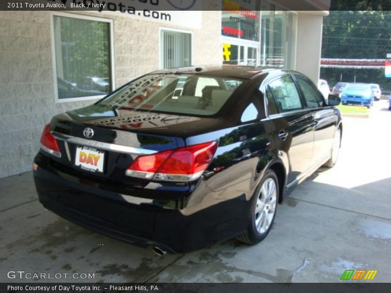 Black / Ivory 2011 Toyota Avalon