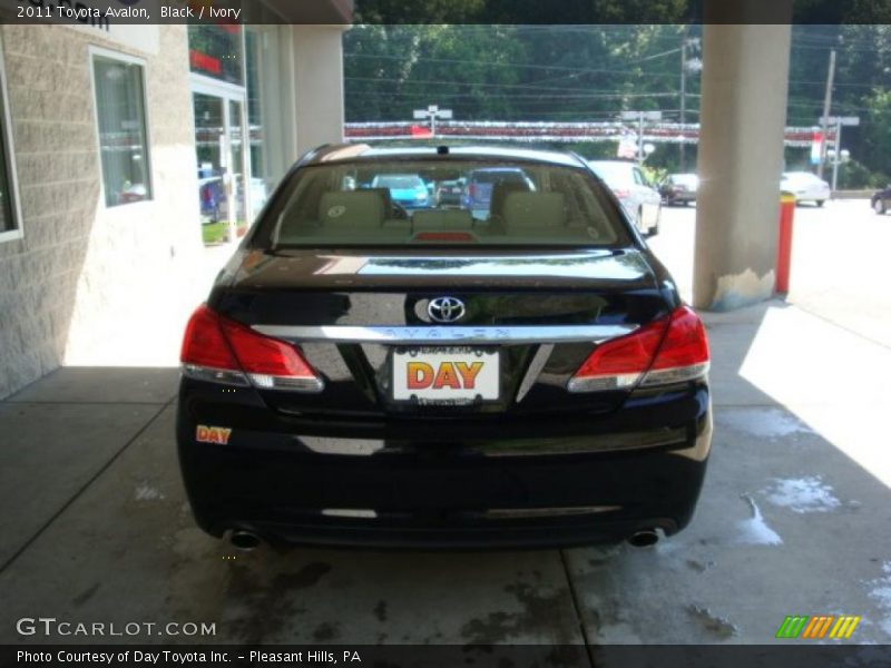 Black / Ivory 2011 Toyota Avalon