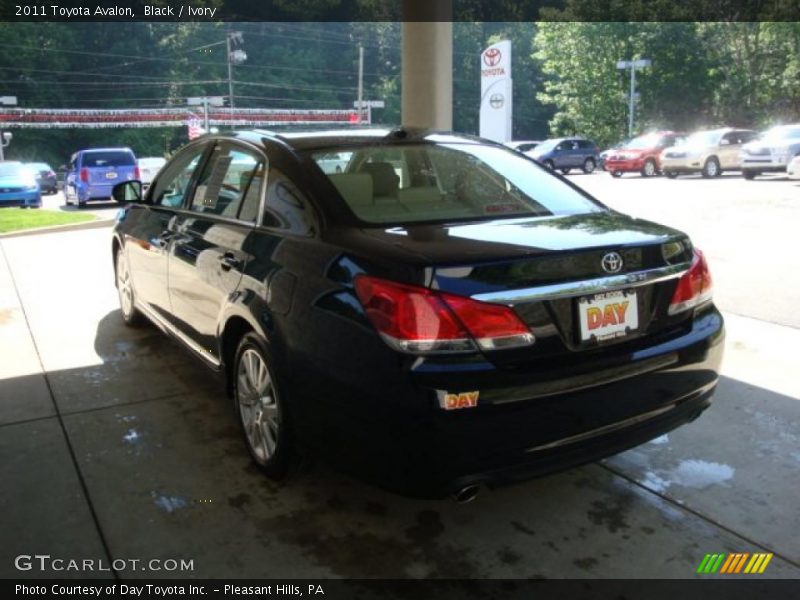 Black / Ivory 2011 Toyota Avalon