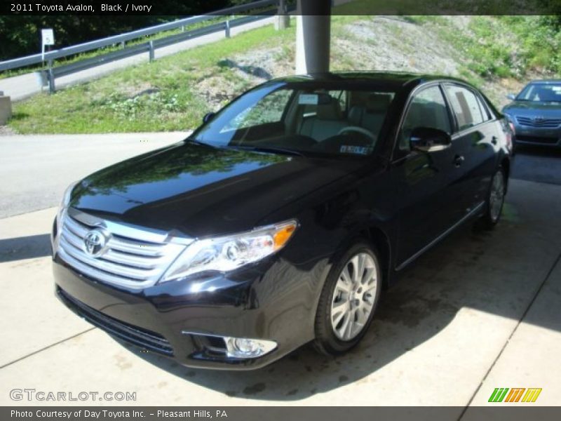Black / Ivory 2011 Toyota Avalon